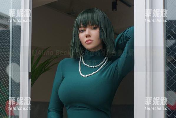 Alina Becker 让人心动的Alina Becker修女在线写真合集,展现她别样的艺术魅力